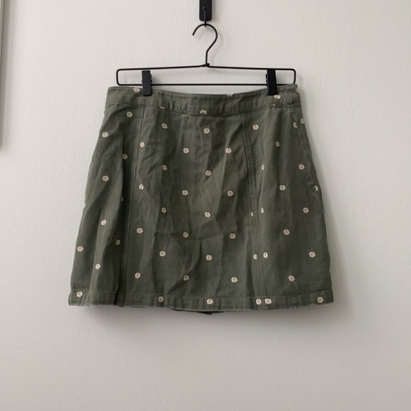 Embroidered mini skirt - Picture 2 of 3